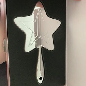 Jeffree Star’s silver chrome mirror